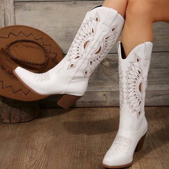 European And American New Retro Embroidered Western Cowboy Boots - Picture 4 of 8